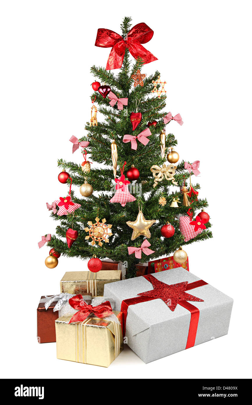 Árbol de navidad decorado con muchos regalos. Foto de stock