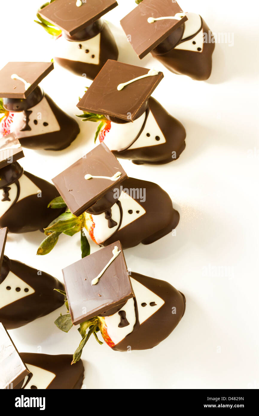 https www alamy es foto fresas cubiertas de chocolate gourmet decorado para la fiesta de graduacion 54267185 html