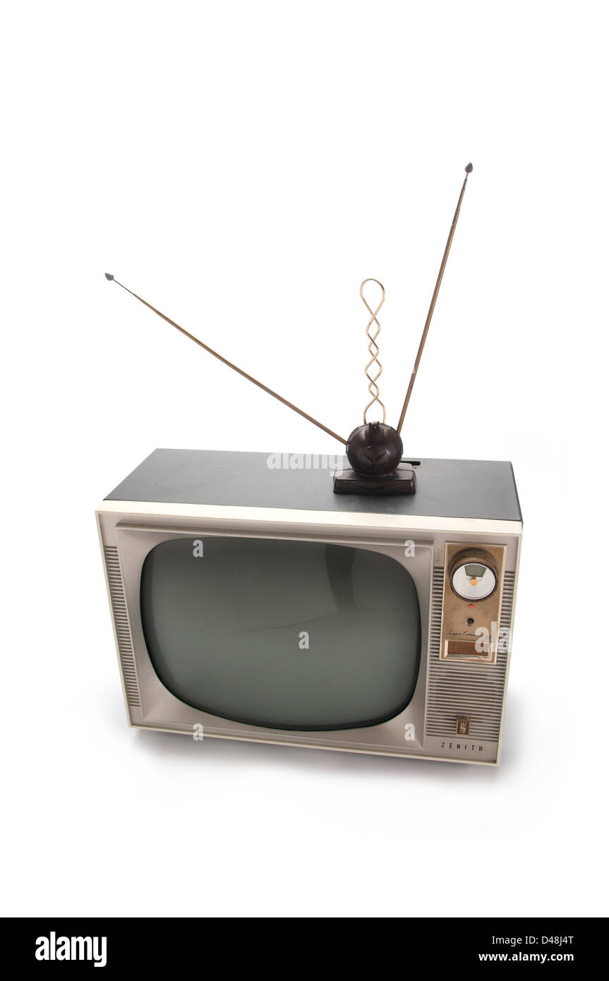 1960 portátiles con antenas de televisión. Aislado en blanco Fotografía de  stock - Alamy