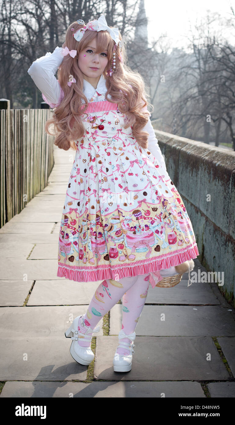 Modelo femenino en Cosplay Lolita Ropa exterior Fotografía de stock - Alamy