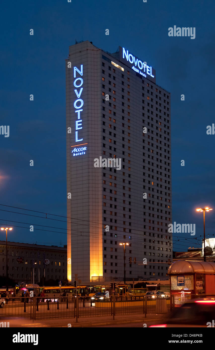 Varsovia, Polonia, el hotel alto cadena Novotel en el centro de la ciudad  Fotografía de stock - Alamy