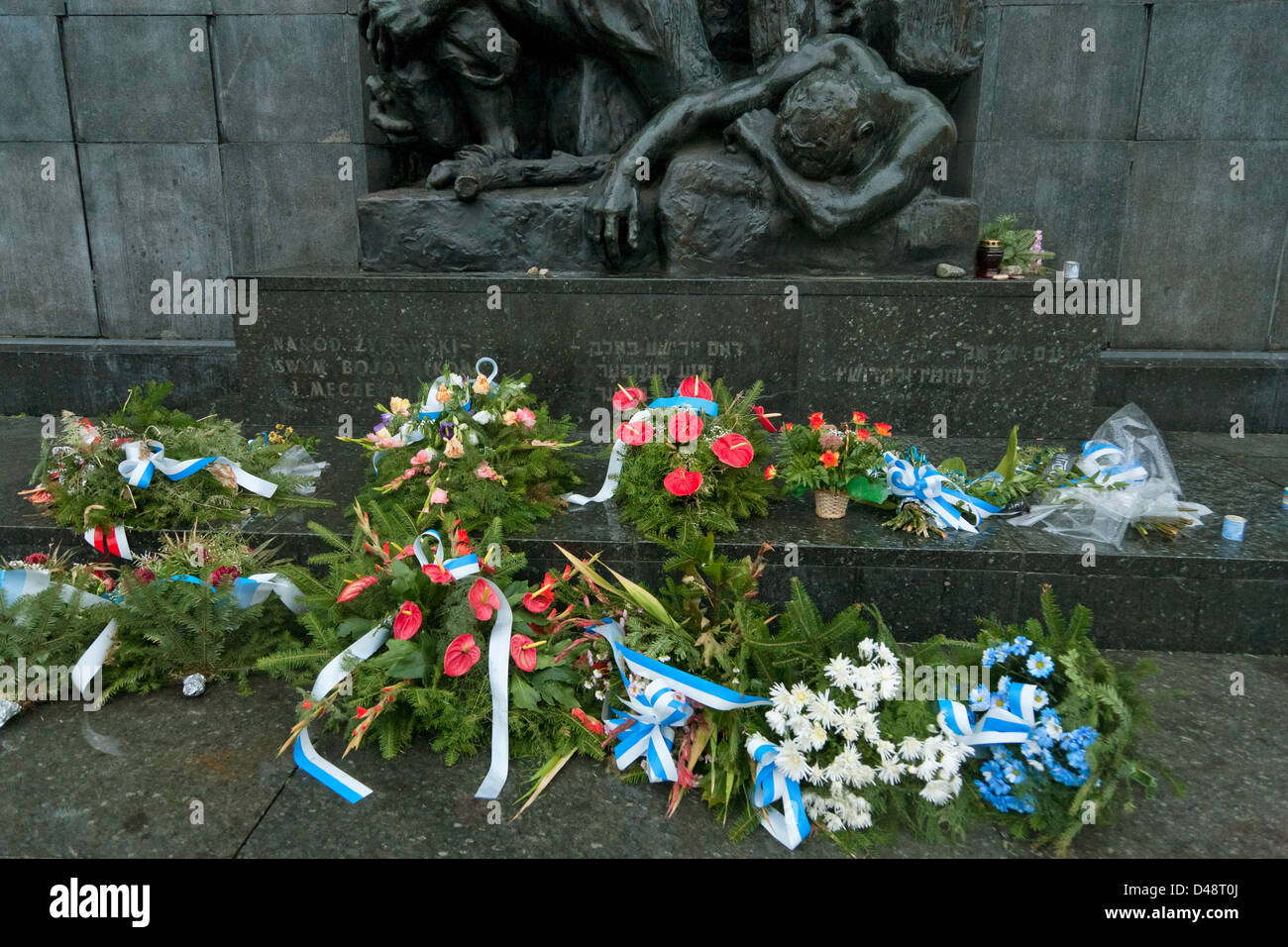 Monumento memorial al levantamiento polaco polonia pomnik bohaterow getta fotografías e imágenes