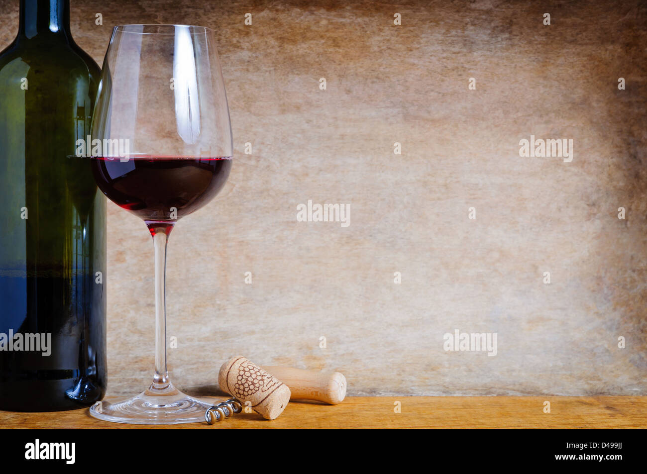 Still life composición con vino tinto Foto de stock