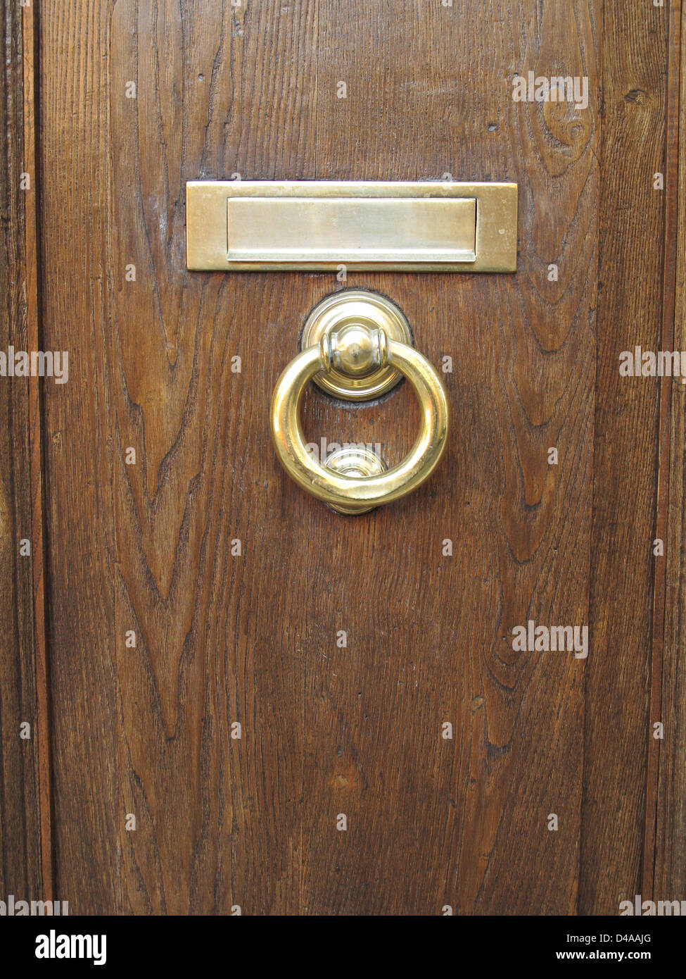 Buzon De Correo Antiguo En Una Pared Foto Imagen De Stock