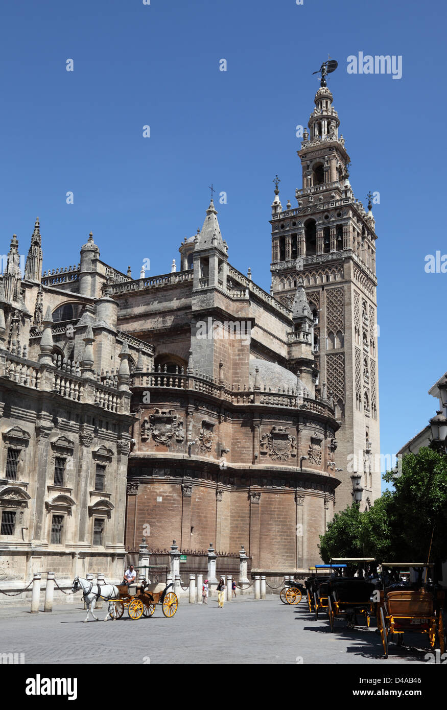 La famosa catedral y de La Giralda en Sevilla, Andalucía, España Foto de stock