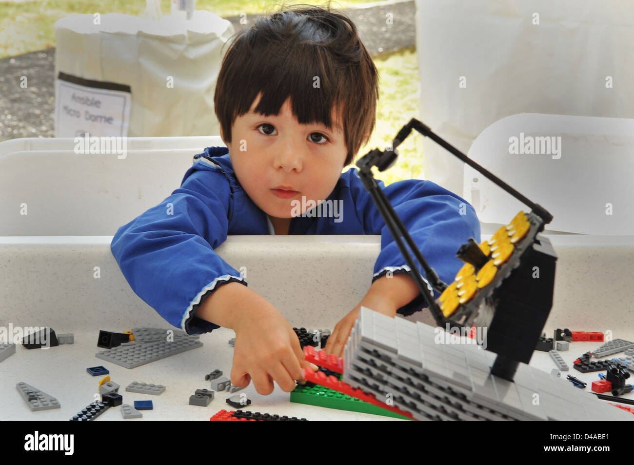 Festival Mundial de la ciencia Telescopio Espacial James Webb juego de LEGO  Fotografía de stock - Alamy