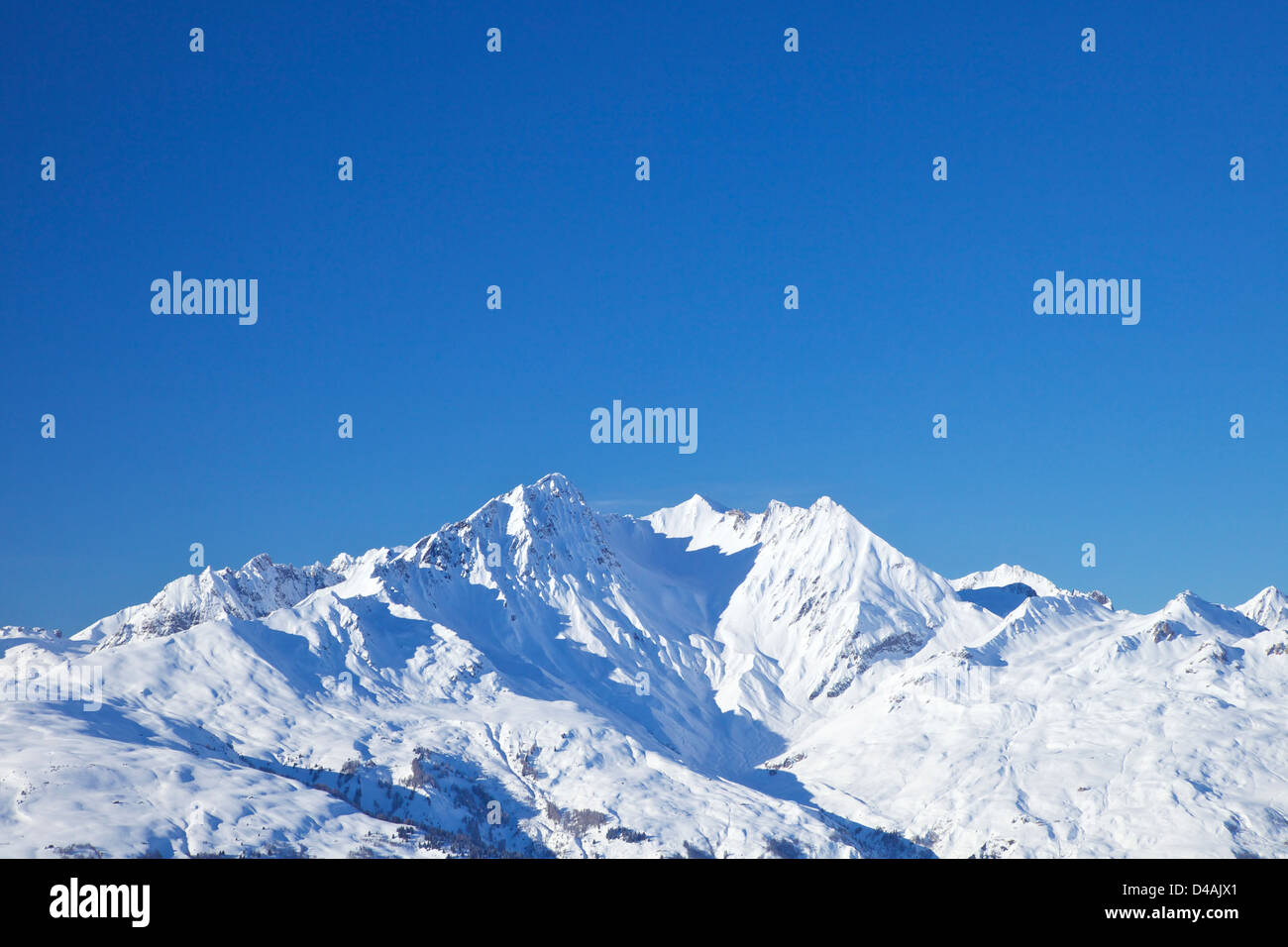Vista de los Alpes franceses de Les Coches, La Plagne, Savoie, Francia, Europa Foto de stock