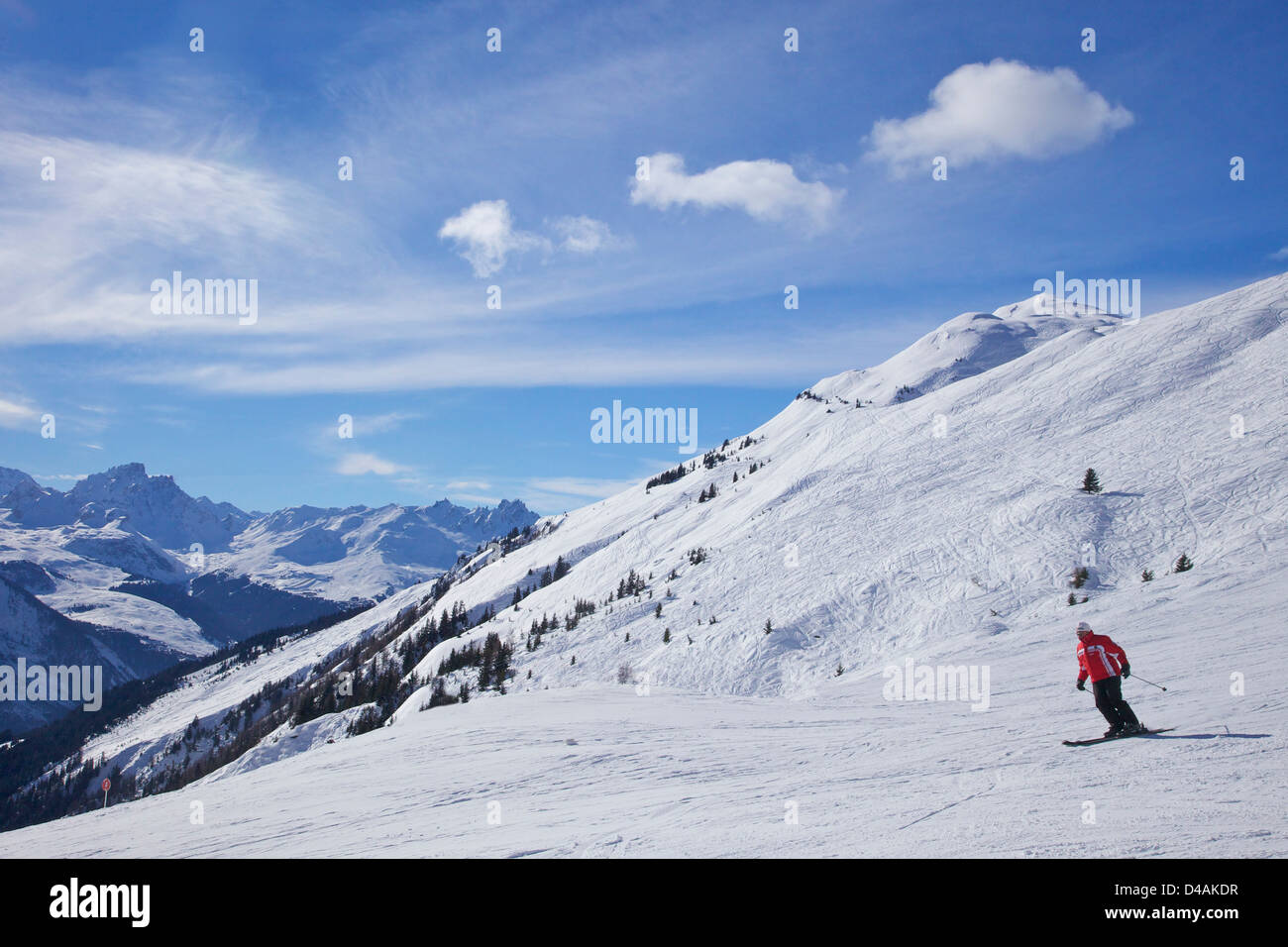 Los esquiadores en invierno, sol Verdons Sud, La Plagne, Francia, Europa Foto de stock