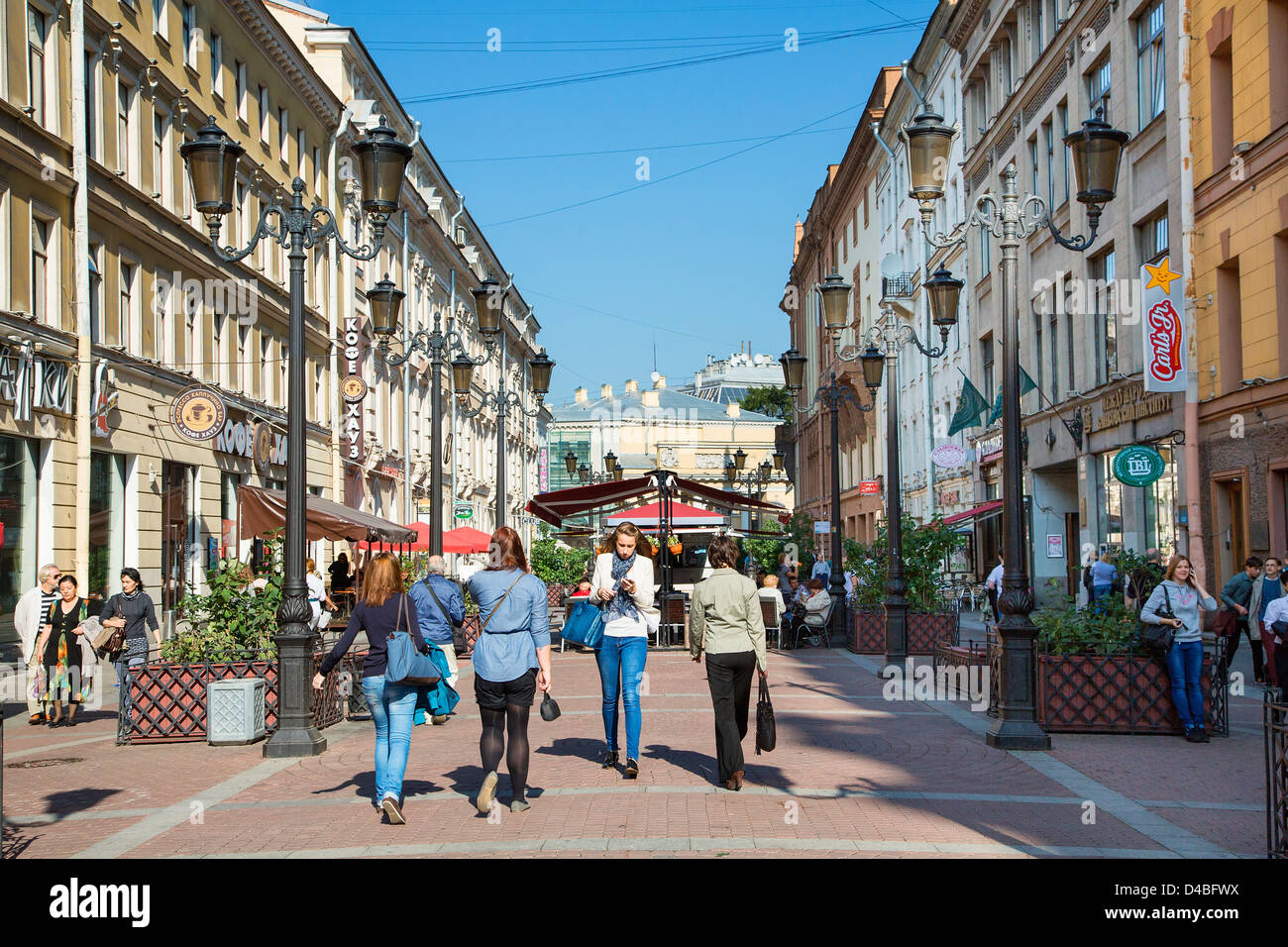 La calle peatonal en San Petersburgo. Foto de stock