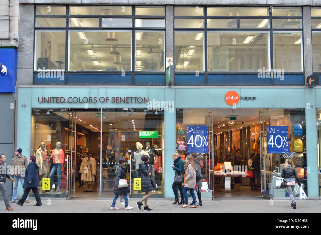 Colores unidos de Benetton tienda de moda en Oxford Street, Londres, Reino  Unido Fotografía de stock - Alamy