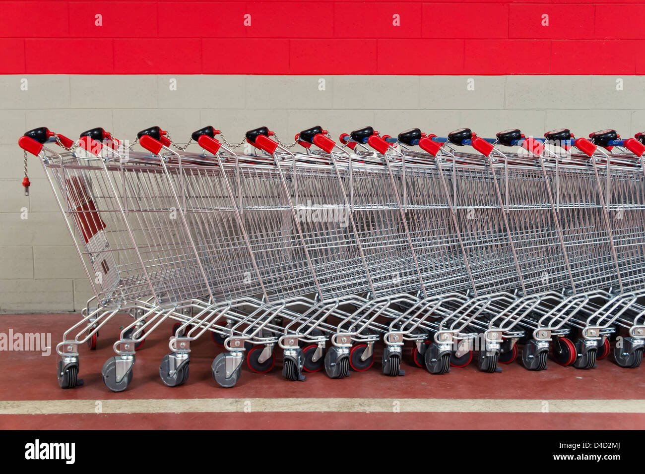 Carritos De Supermercado Fotos e Imágenes de stock Alamy
