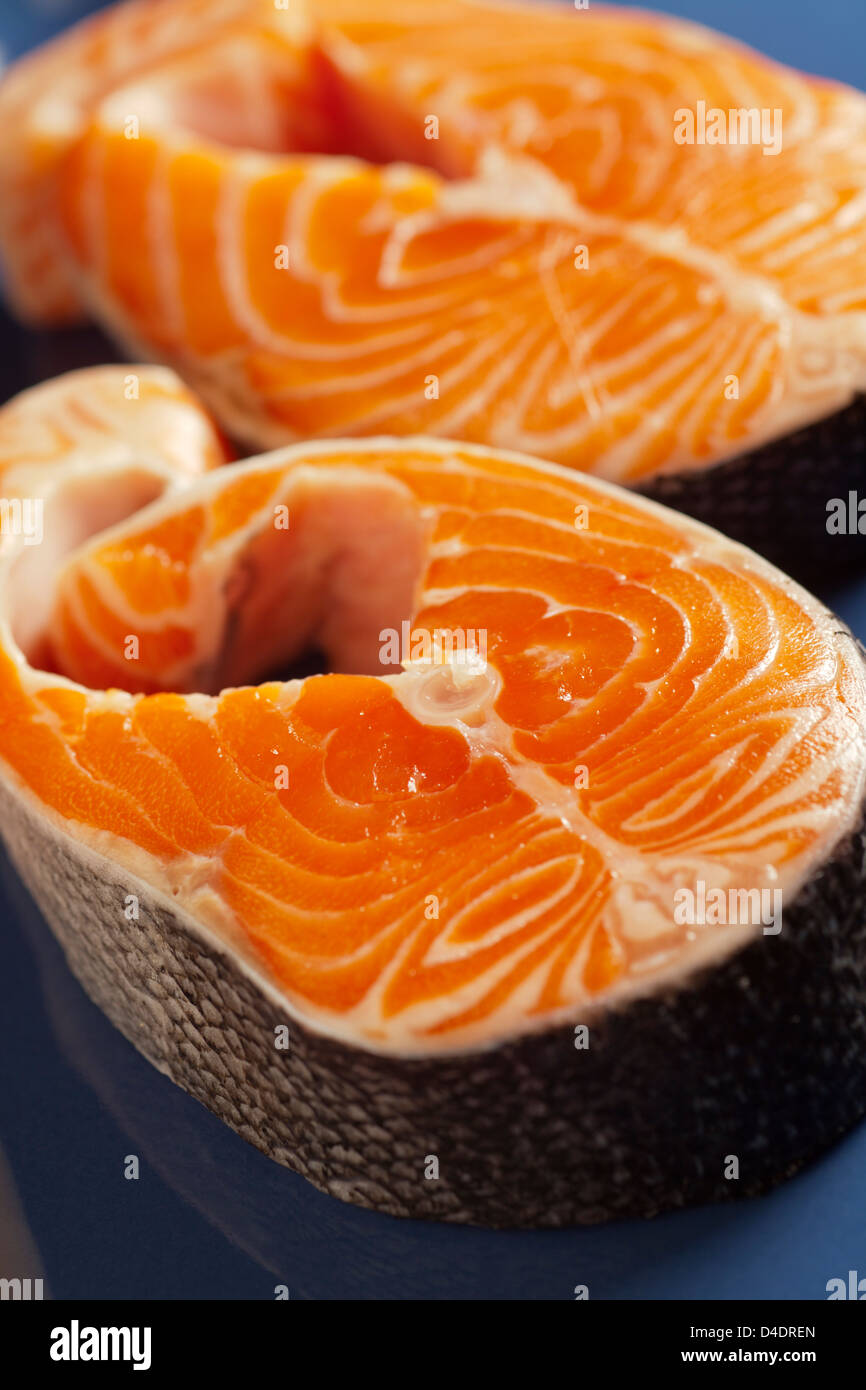 Filetes de salmón crudo Foto de stock