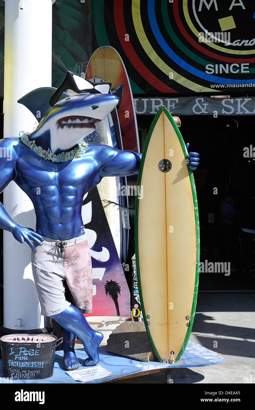 Cabeza de tiburón de plástico maniquí mannekin pantalones cortos us usa  tienda tienda fotografías e imágenes de alta resolución - Alamy