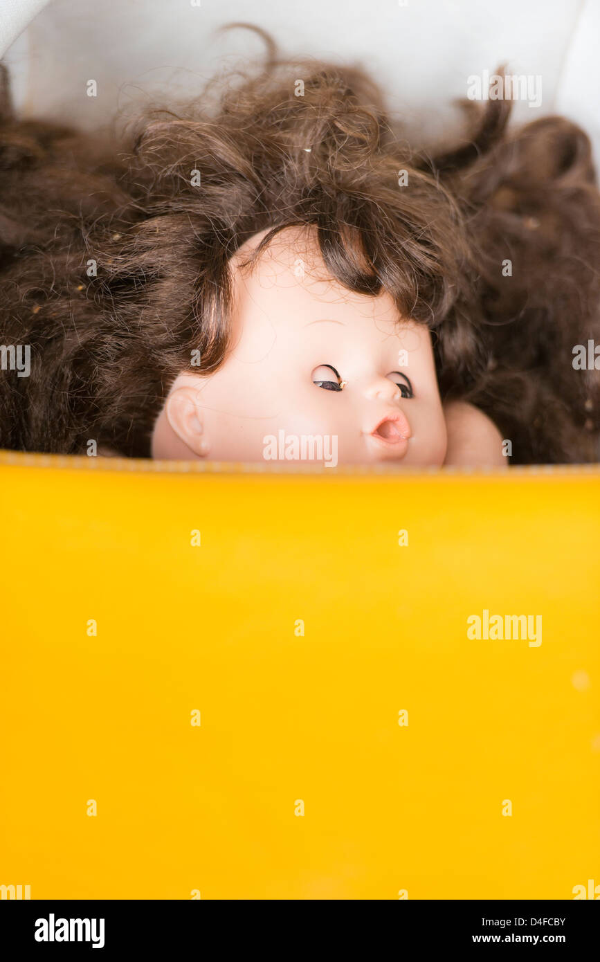 Muñeca cabeza cara viejo juguete juguetes infancia fotografías e imágenes  de alta resolución - Alamy