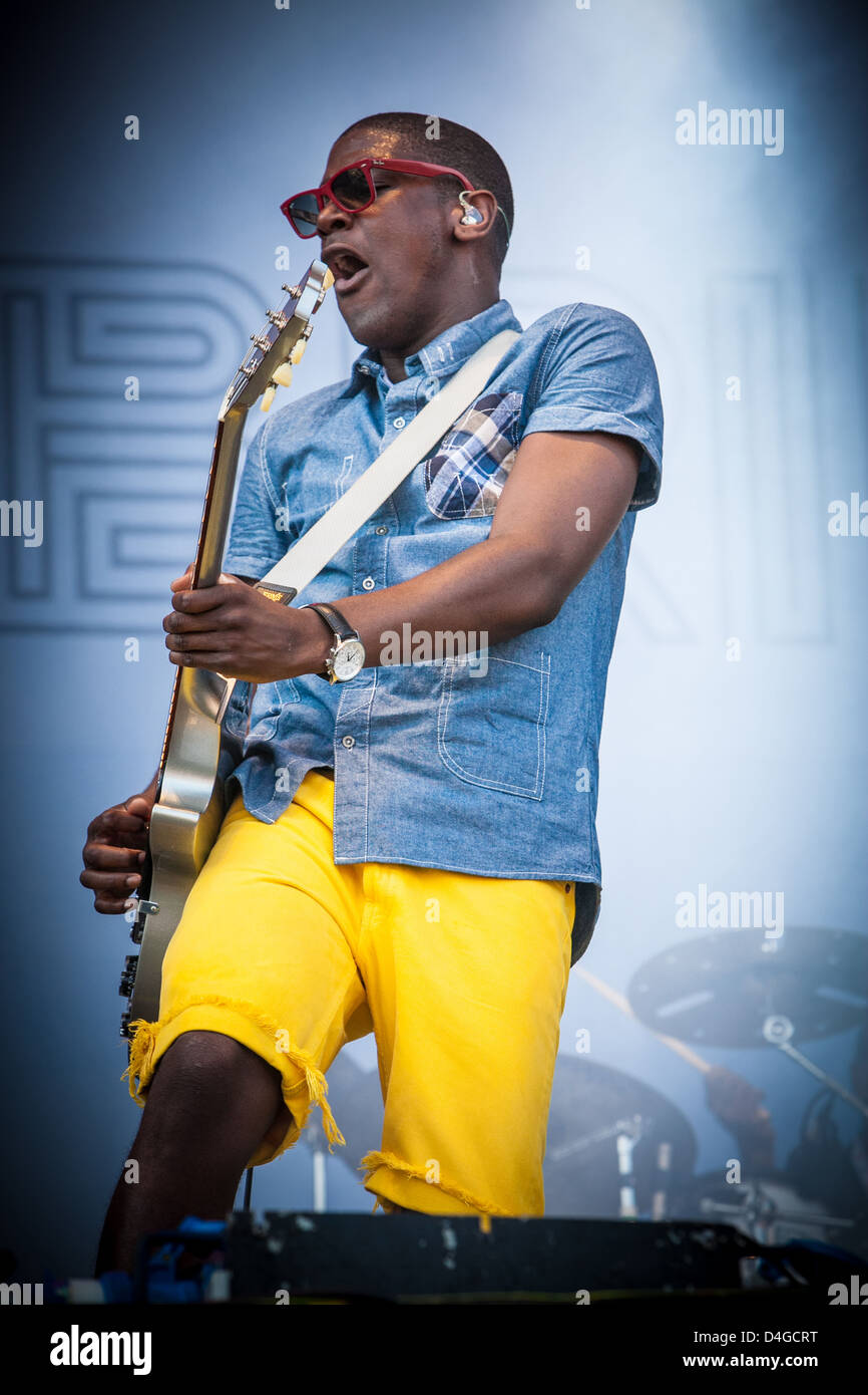El cantante y rapero Labrinth, akaTimothy McKenzie en el escenario en el V Festival en Chelmsford, Essex, Reino Unido Foto de stock