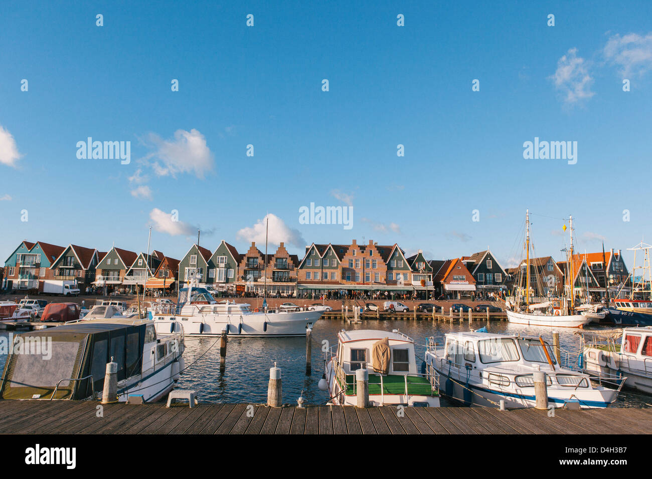 Puerto de Volendam, provincia de Holanda del Norte, los Países Bajos  (Holanda Fotografía de stock - Alamy