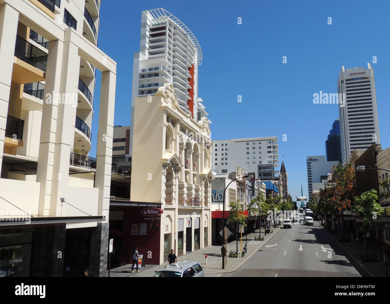 PERTH, Australia. Steet escena mostrando la vieja y nueva arquitectura. Foto Tony Gale Foto de stock