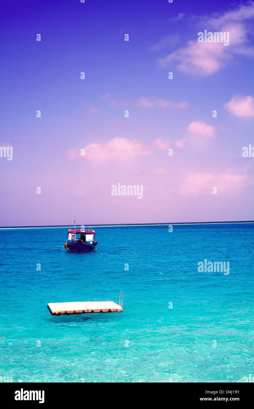 Fotografía de Stock Photo:velero navegar por la mañana con azul cielo nublado Foto de stock