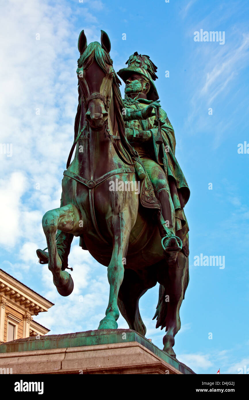 La estatua ecuestre del Príncipe Karl Fieldmarshal Philipp de Schwarzenberg en Schwarzenberg lugar en Viena, Austria. Foto de stock