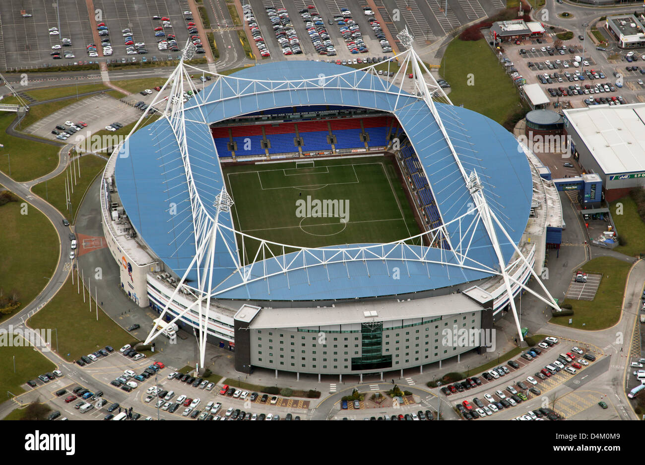 Vista aérea del estadio Bolton Wanderers' University of Bolton Foto de stock