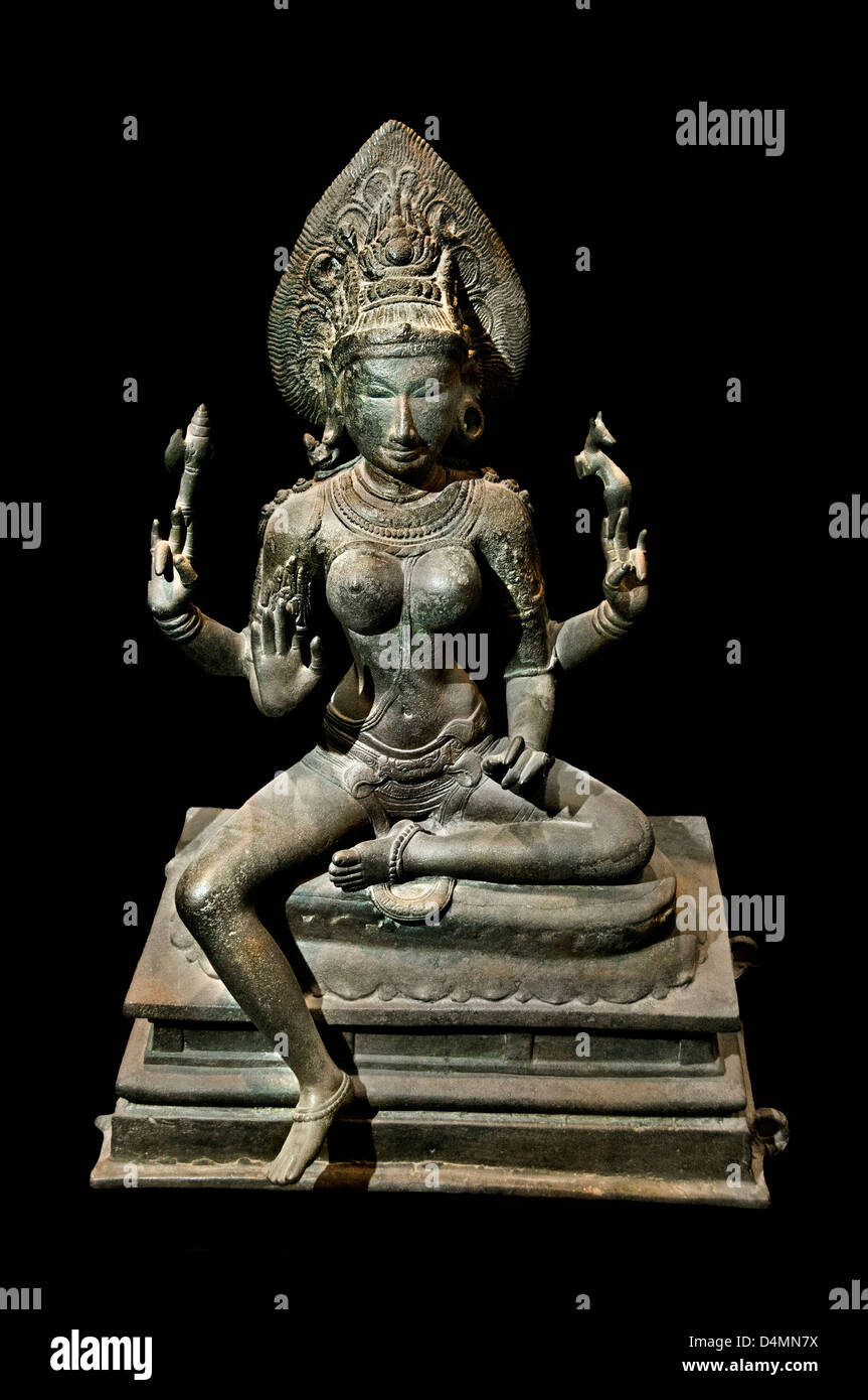 Siglo XI Nagappattinam Mahesvari Velankanni India hindú estatuilla de bronce Foto de stock