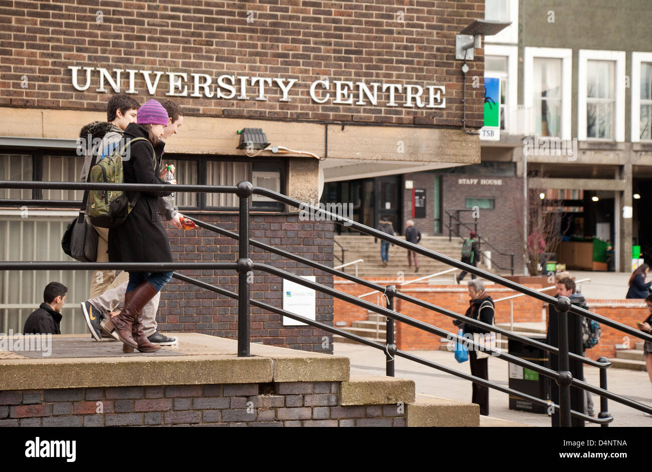 Los estudiantes universitarios en Edgbaston Campus, Universidad de Birmingham, Reino Unido Foto de stock