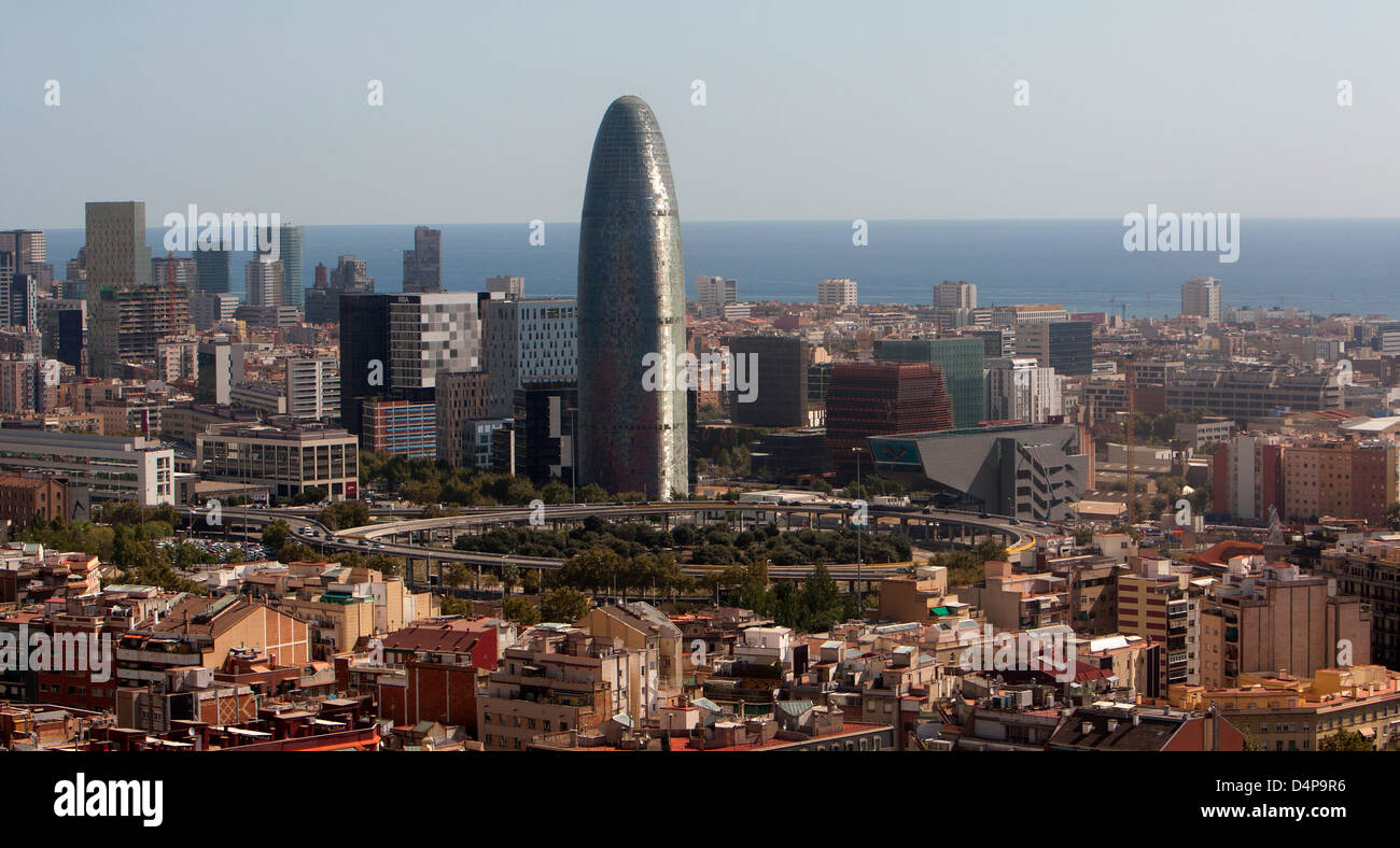 Barcelona, España, el Silicon Valley catalán con la Torre Agbar Foto de stock