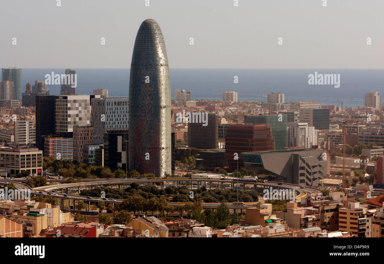 Barcelona, España, el Silicon Valley catalán con la Torre Agbar Foto de stock