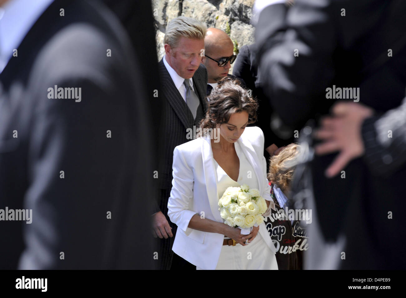 Boris Becker y su prometida Sharlely ?Lilly? Kerssenberg caminar a su boda  civil en el Museo Segantini en San Moritz, Suiza, 12 de junio de 2009.  Leyenda del tenis alemán Boris Becker