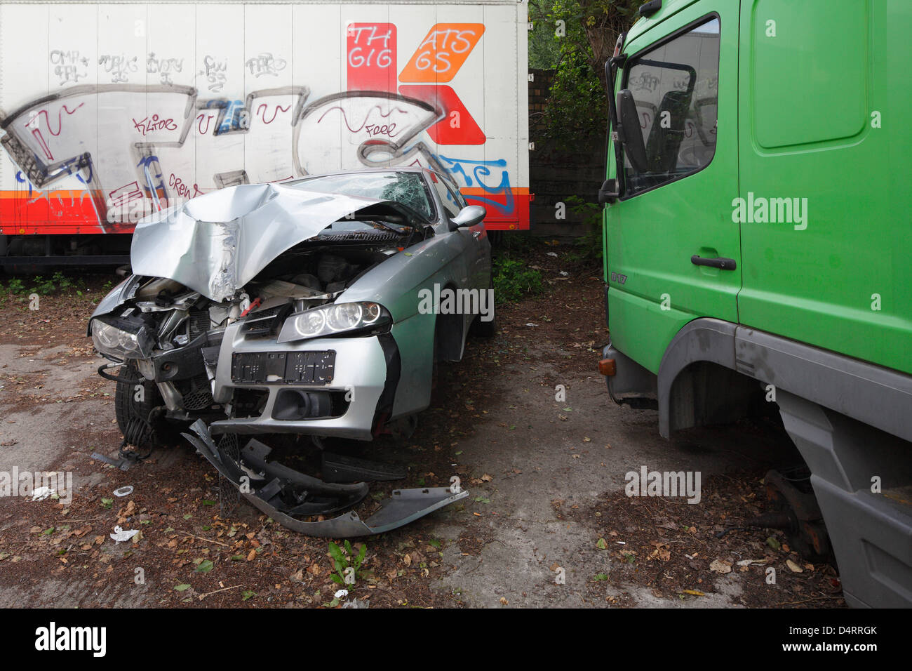 Berlín, Alemania, la ambulancia estacionada en la calle principal Foto de stock
