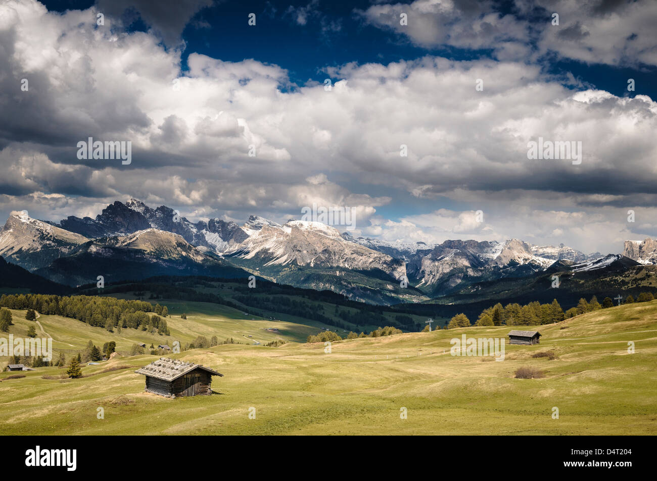 Alpes Siusi, Trentino Alto Adige, Italia. Alpe di Siusi, durante la primavera. Paisaje alpino Foto de stock