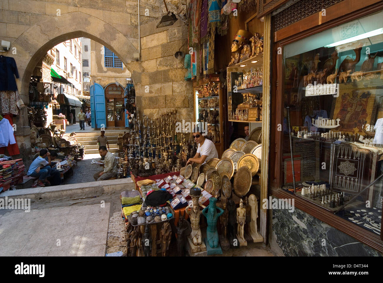 El bazar de Khan El Khalili, El Cairo, Egipto, Norte de África Foto de stock