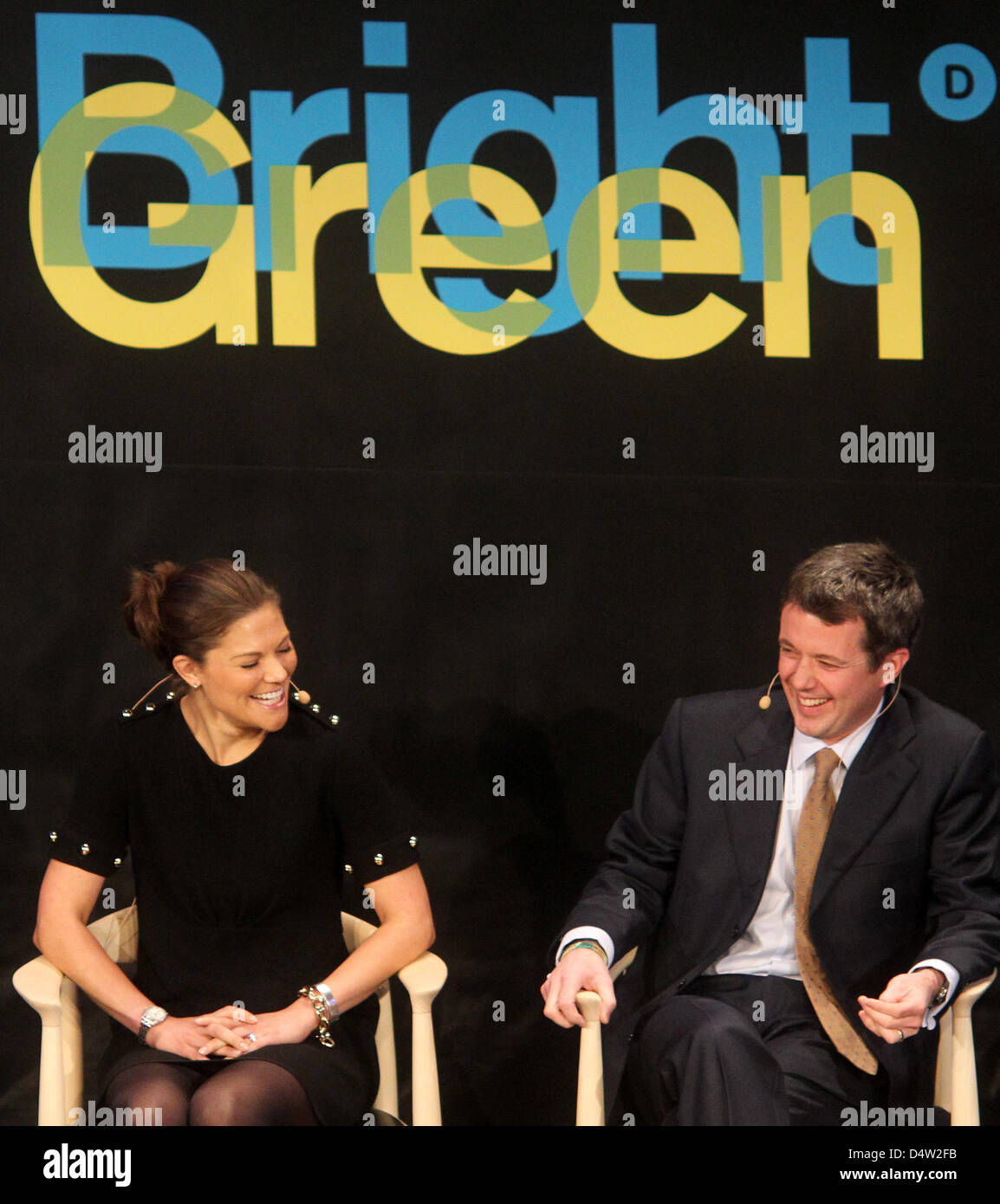 Victoria von Schweden Kronprinzessin und Kronprinz Frederik von Dänemark nehmen am Samstag (12.12.2009) im Rahmen der Klimakonferenz-ONU en Kopenhagen ian einer unter Veranstaltung Titel 'Green' brillante teil. En der Woche kommenden geht Die Hauptstadt der dänischen Weltklimakonferenz en in die entscheidende fase. Foto: Kay Nietfeld dpa Foto de stock