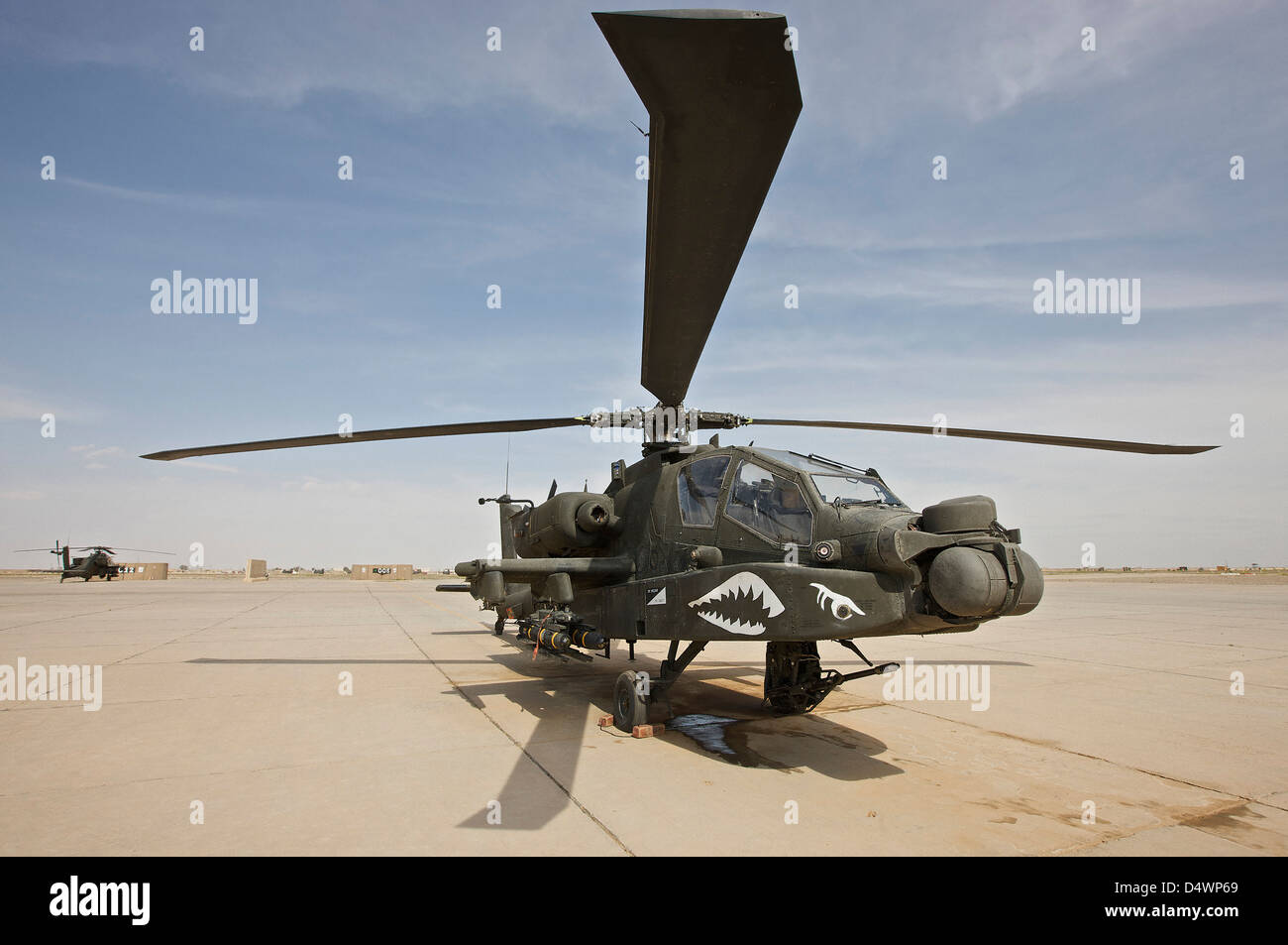 AH-64D Apache el arco en la COB Speicher, Tikrit, Iraq, durante la Operación Libertad Iraquí Foto de stock