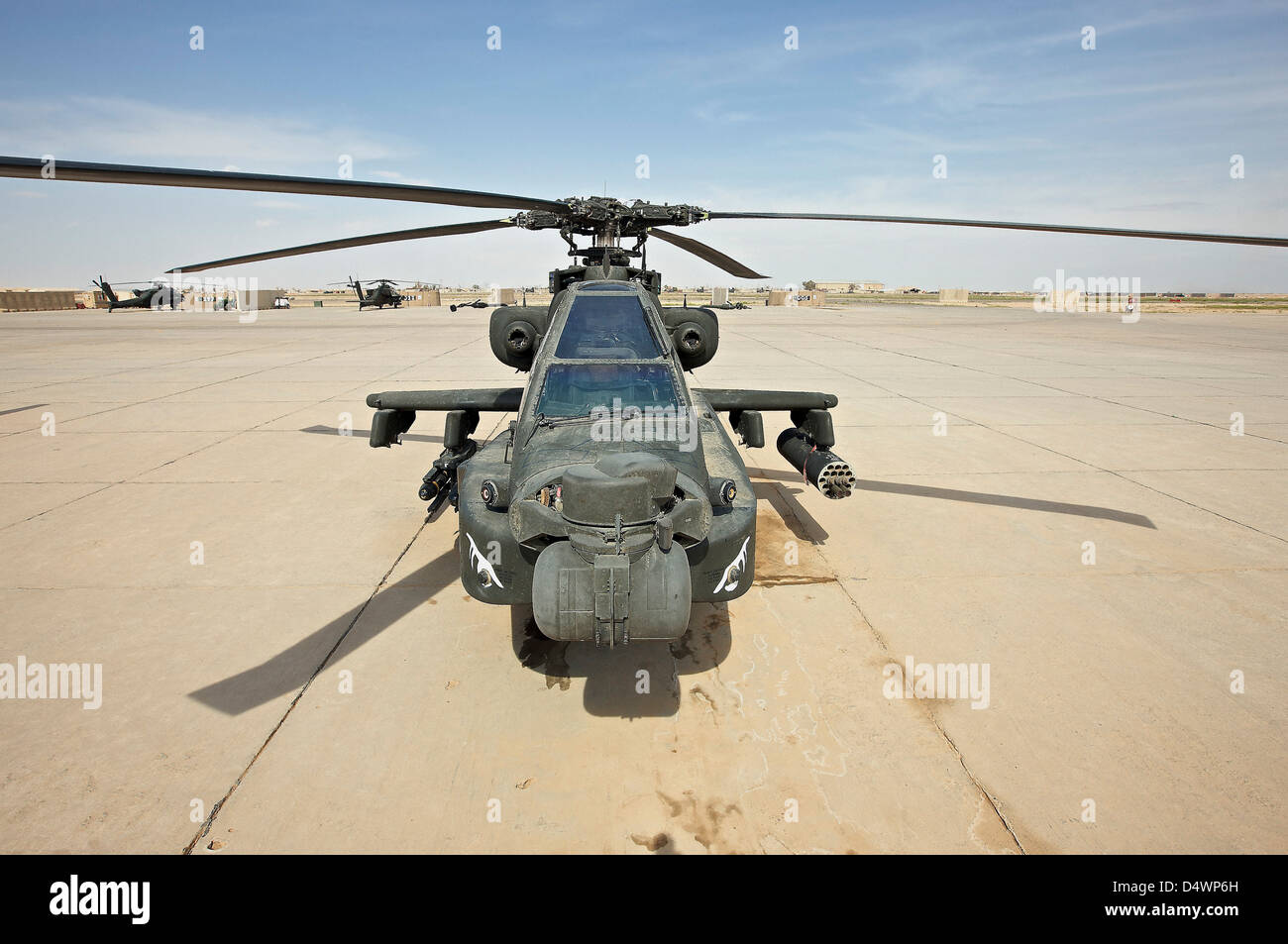 AH-64D Apache el arco en la COB Speicher, Tikrit, Iraq, durante la Operación Libertad Iraquí Foto de stock