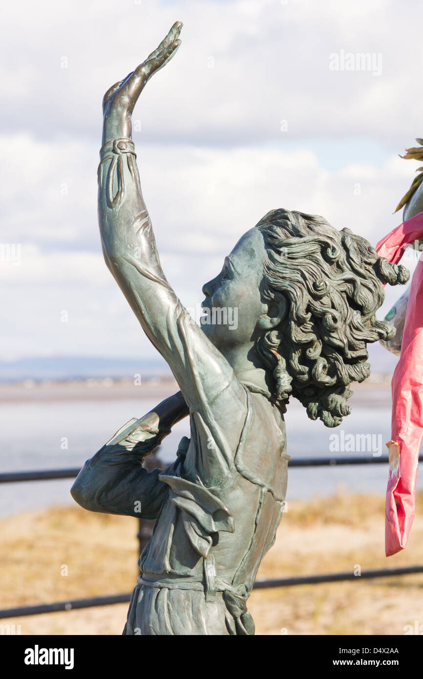 Bienvenido a casa la estatua en Fleetwood, Lancashire, Inglaterra Foto de stock