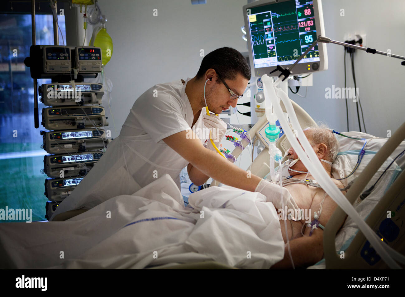 Unidad de terapia intensiva fotografías e imágenes de alta resolución