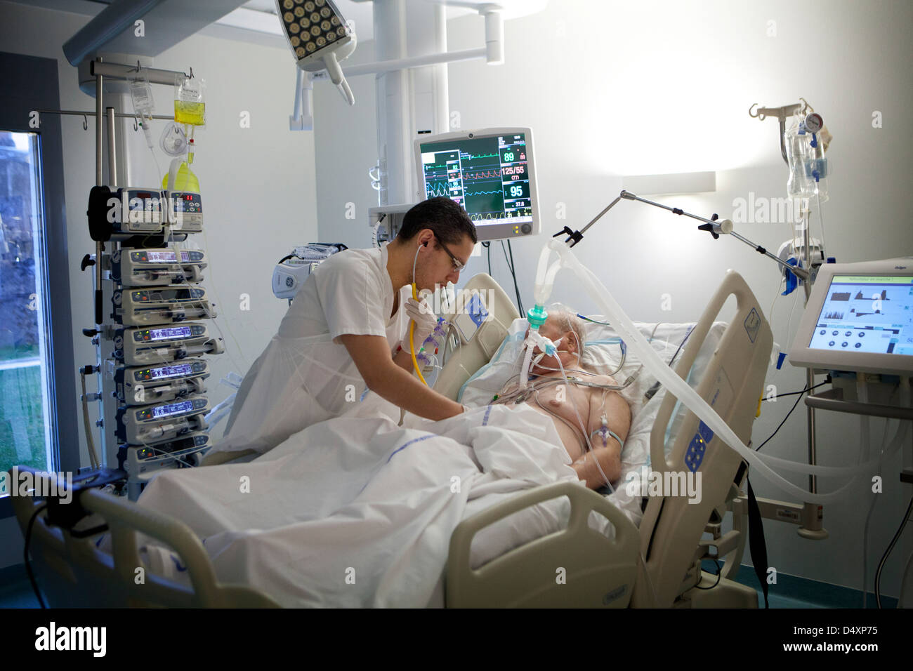 Unidad de cuidados intensivos fotografías e imágenes de alta resolución -  Alamy