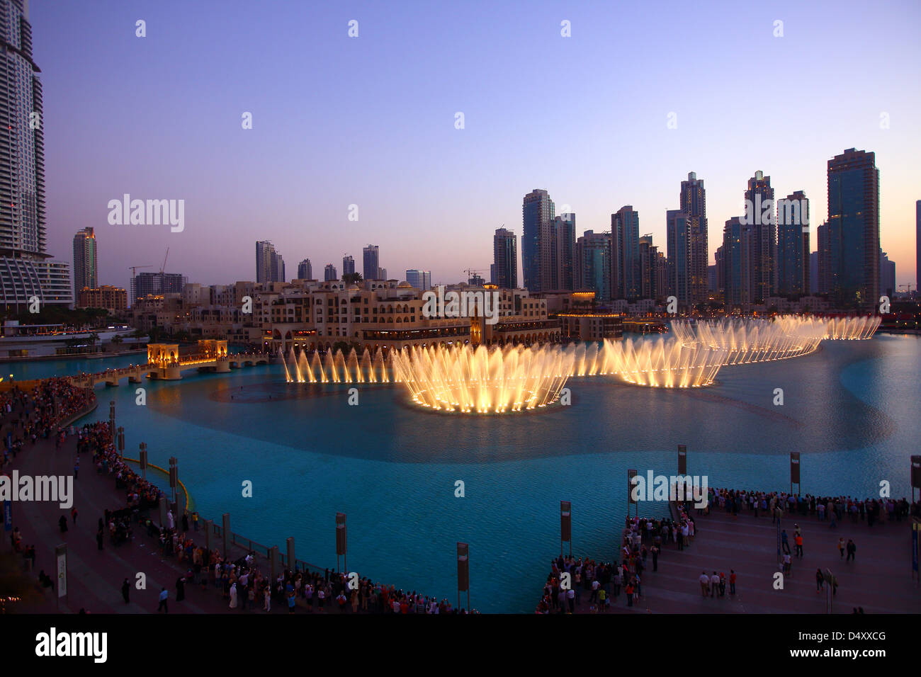 Fuentes del centro comercial Dubai, Emiratos Arabes Unidos Foto de stock