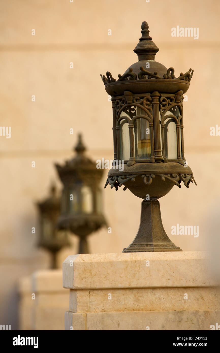 Detalle shot de linternas en mezquita, Dubai, Emiratos Árabes Unidos. Foto de stock