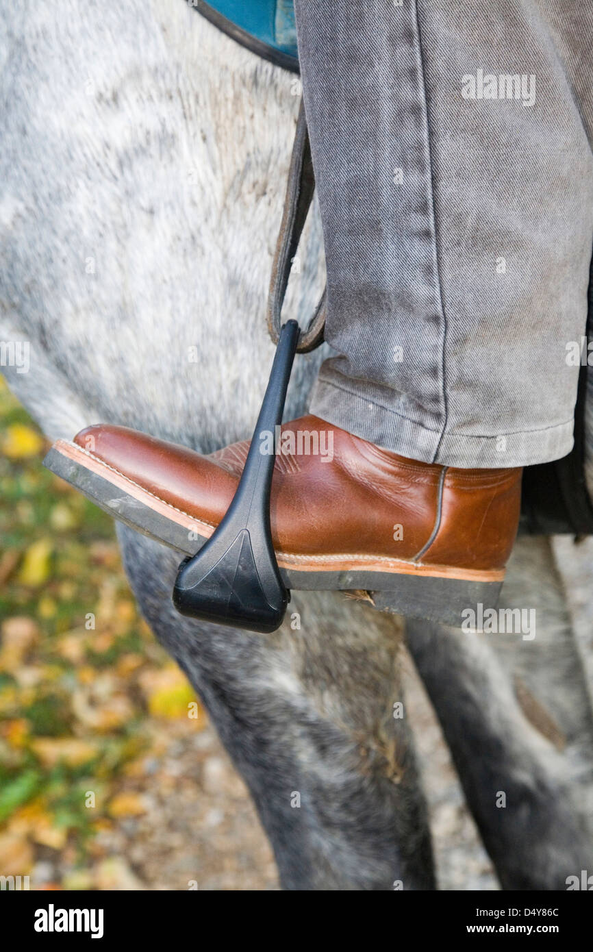 Estribo y de montar e imágenes de alta resolución - Alamy