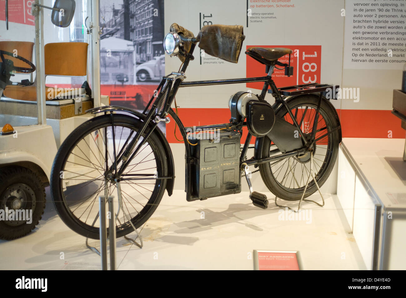 Amsterdam, Países Bajos, una bicicleta eléctrica hecha por Juncker de 1933  Fotografía de stock - Alamy