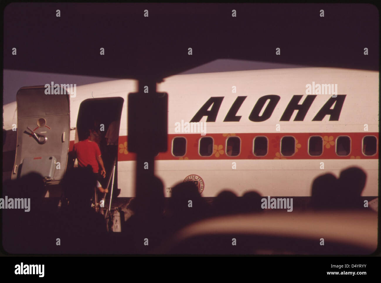 Aloha Airlines en una de las dos principales líneas aéreas que conectan las islas, octubre de 1973 Foto de stock