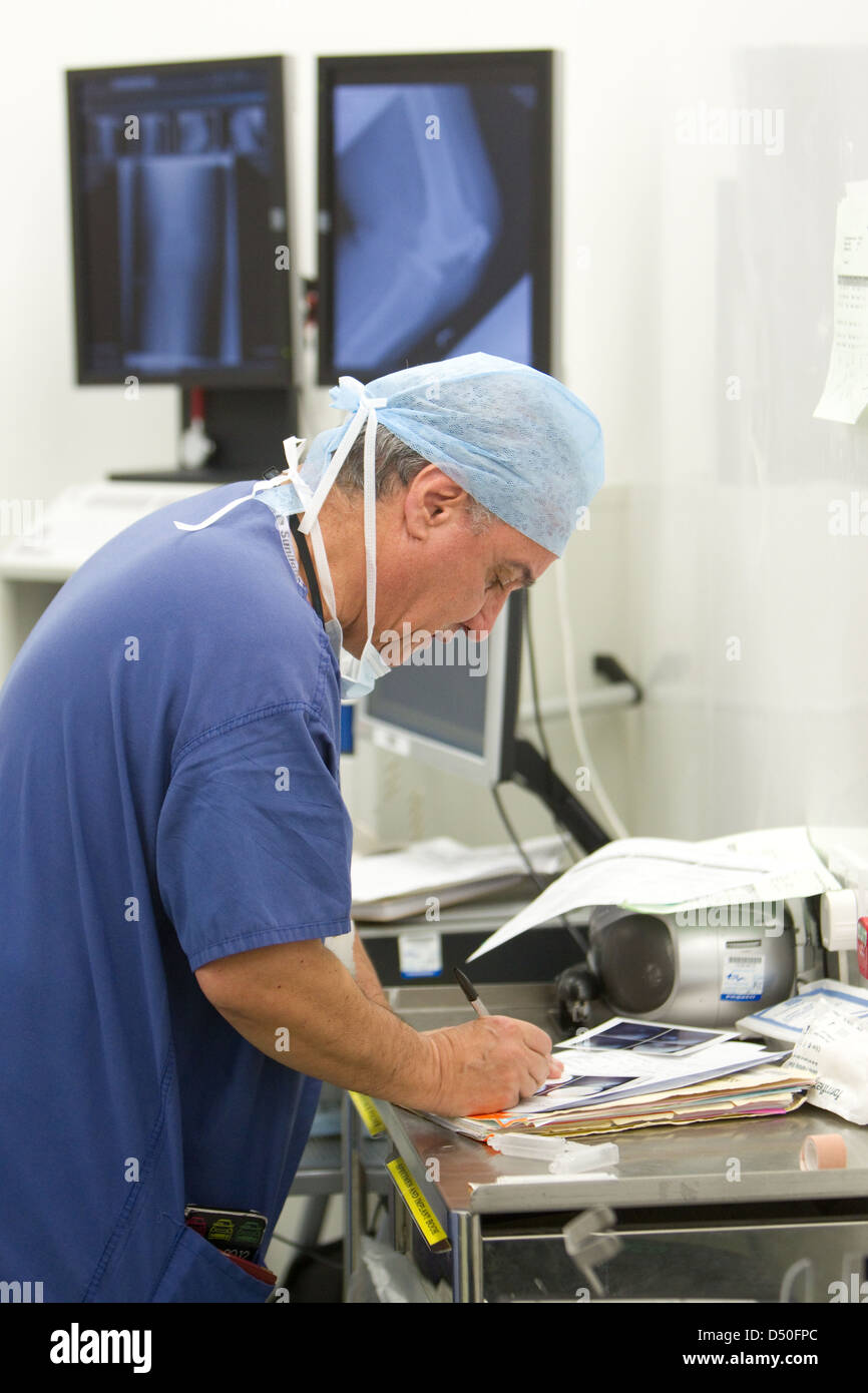 Operación de Cirugía del Hospital NHS Admisión Médico Cirujano admisión Foto de stock