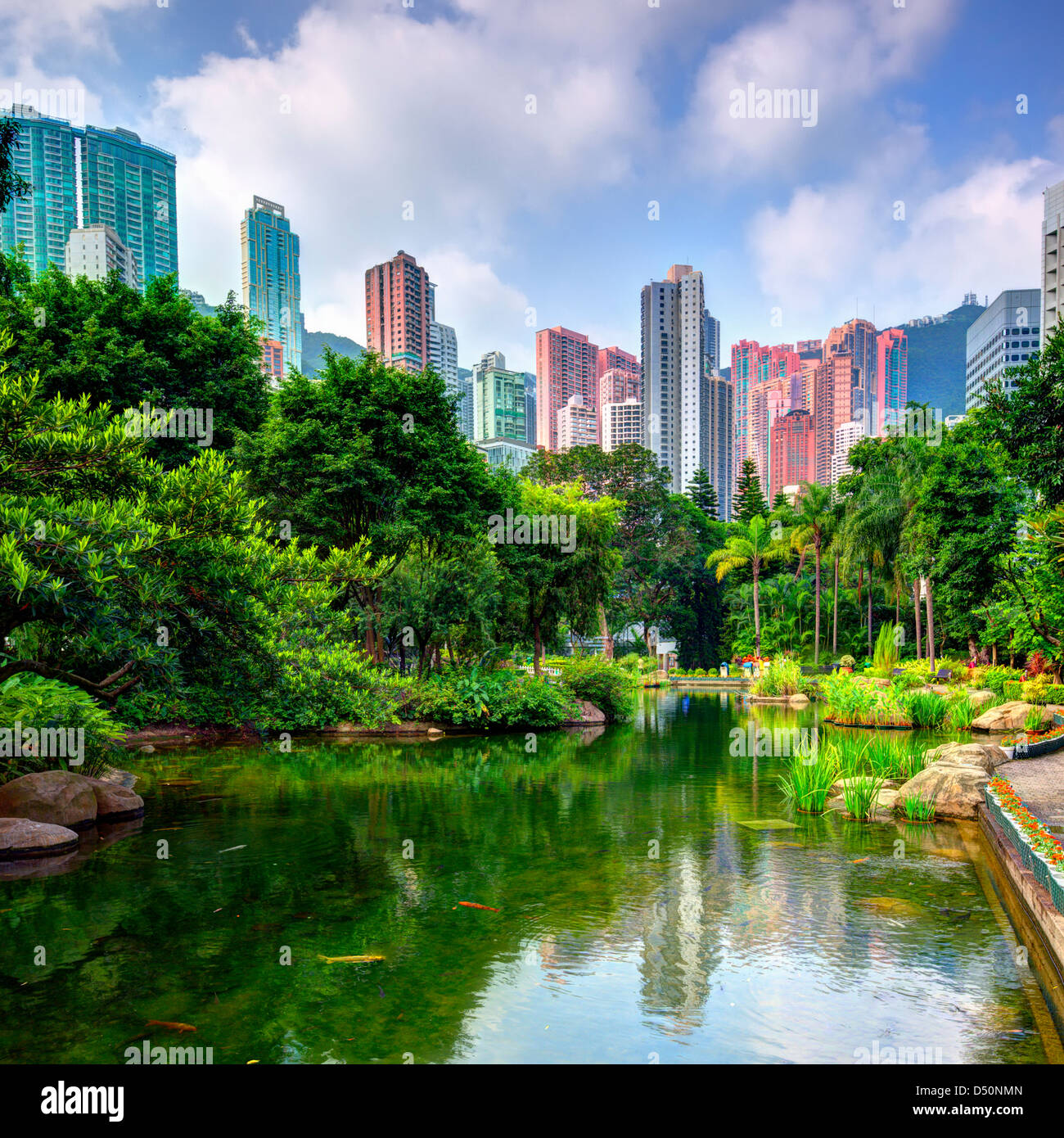 El estanque y el paisaje de Hong Kong Park Foto de stock