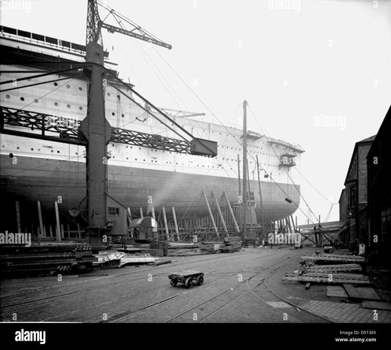 Parte anterior de la 'Aquitania' sobre los stocks Foto de stock