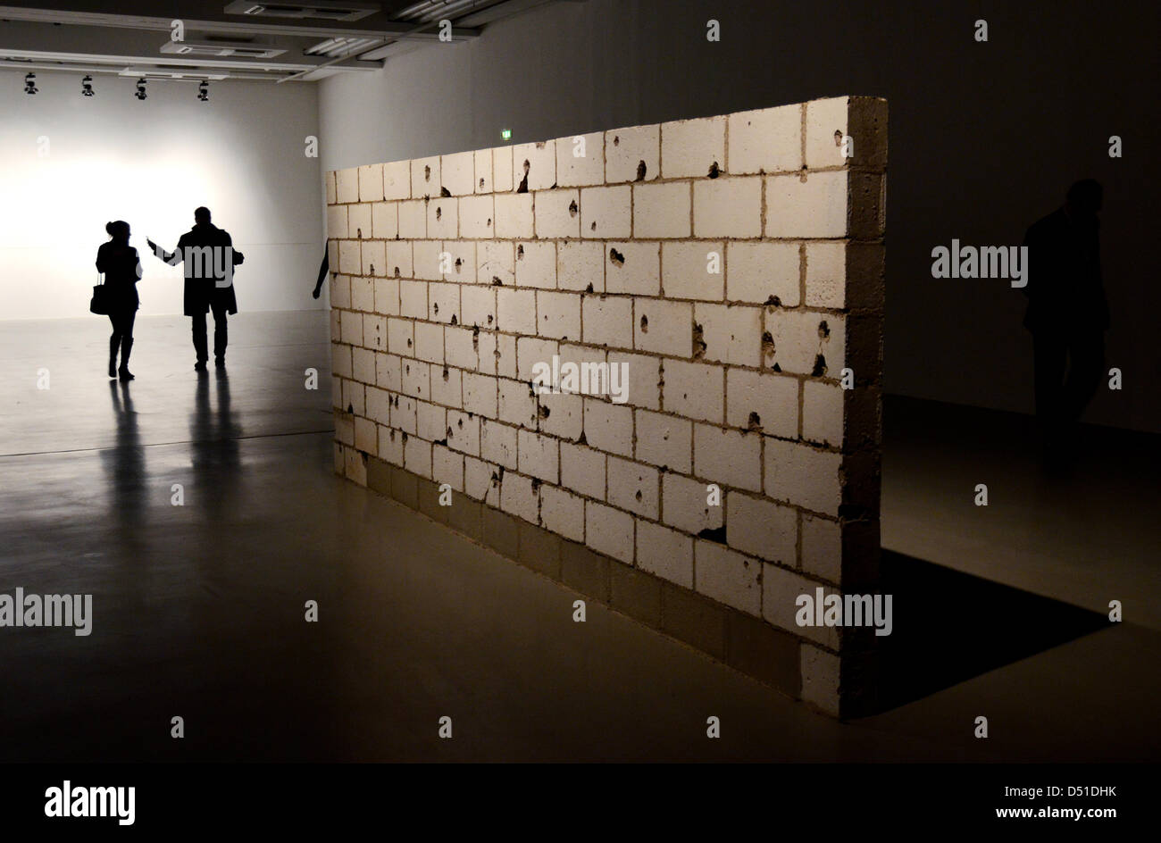 "Ura Baleado' o 'la pared caliente' es el título de una instalación de