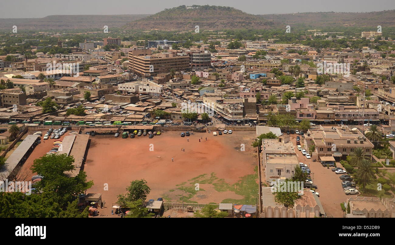 Una vista aérea de la ciudad de Bamako, Malí, 18 de marzo de 2013. Foto: Oliver Lang Foto de stock