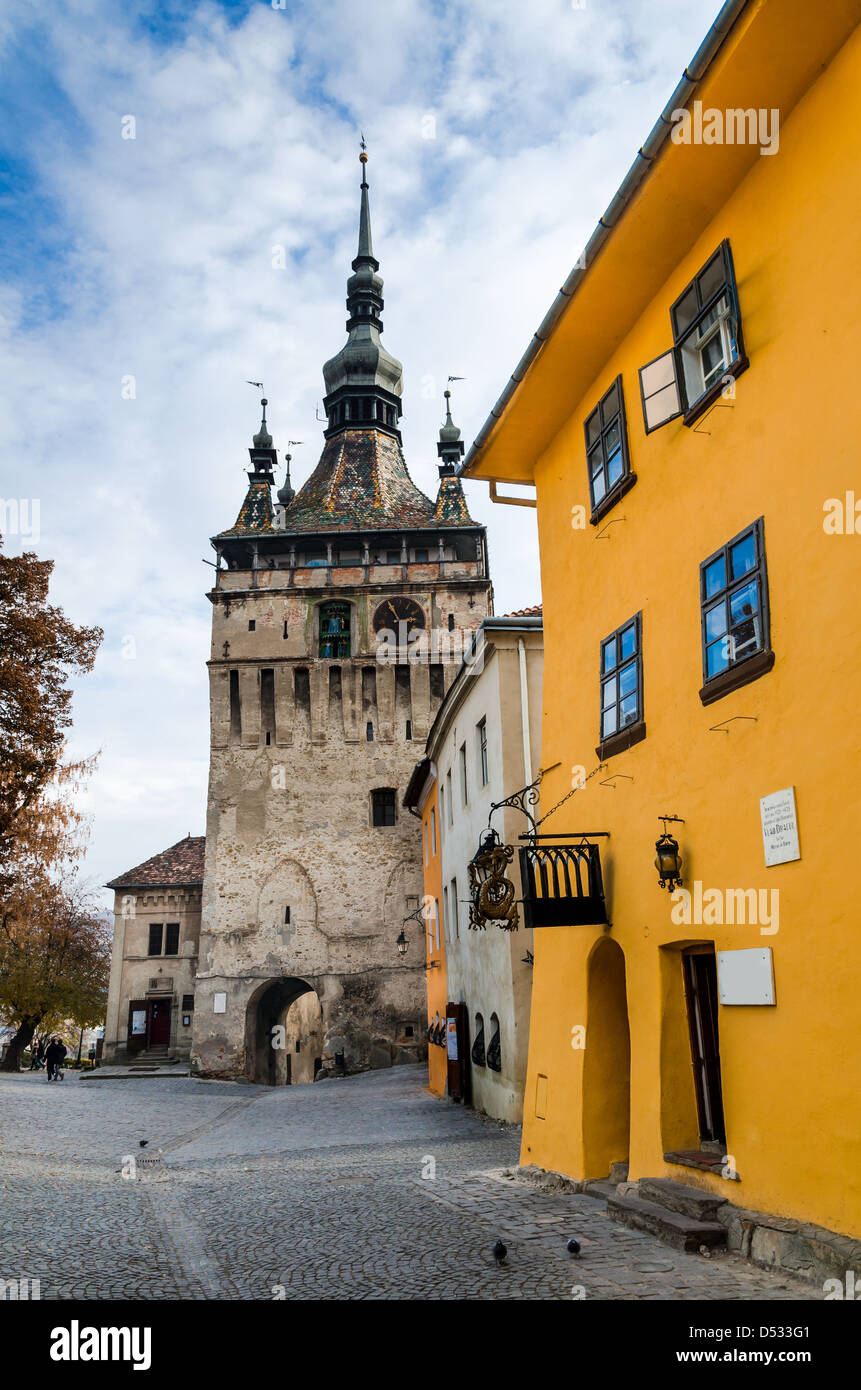 Sighisoara, la Torre del Reloj, los sajones de Transilvania en Rumania  landmark Fotografía de stock - Alamy
