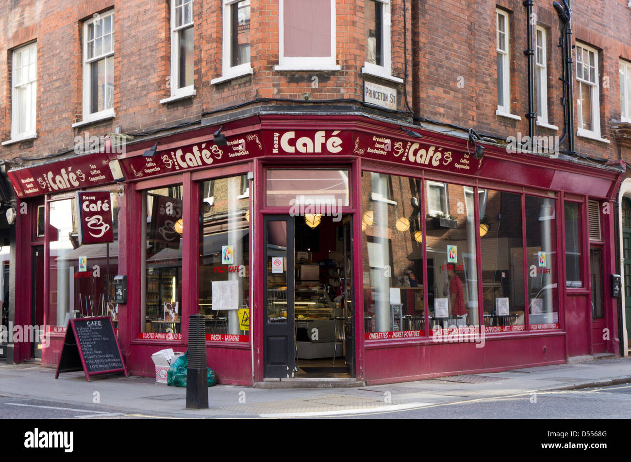 El Café Kozzy en Holborn, Londres. Foto de stock
